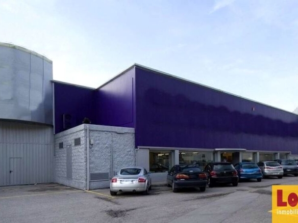 Imagen 2 de Alquiler de extensa nave comercial en Santander