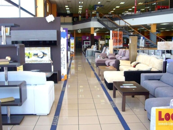 Imagen 3 de Alquiler de extensa nave comercial en Santander