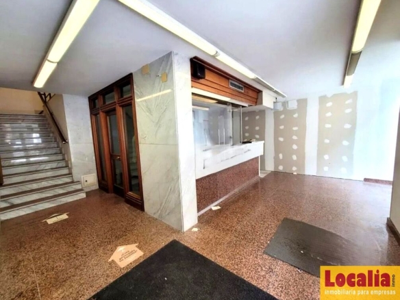 Imagen 2 de Local de tres niveles muy céntrico en Santander.