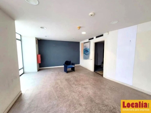 Imagen 3 de Local de tres niveles muy céntrico en Santander.