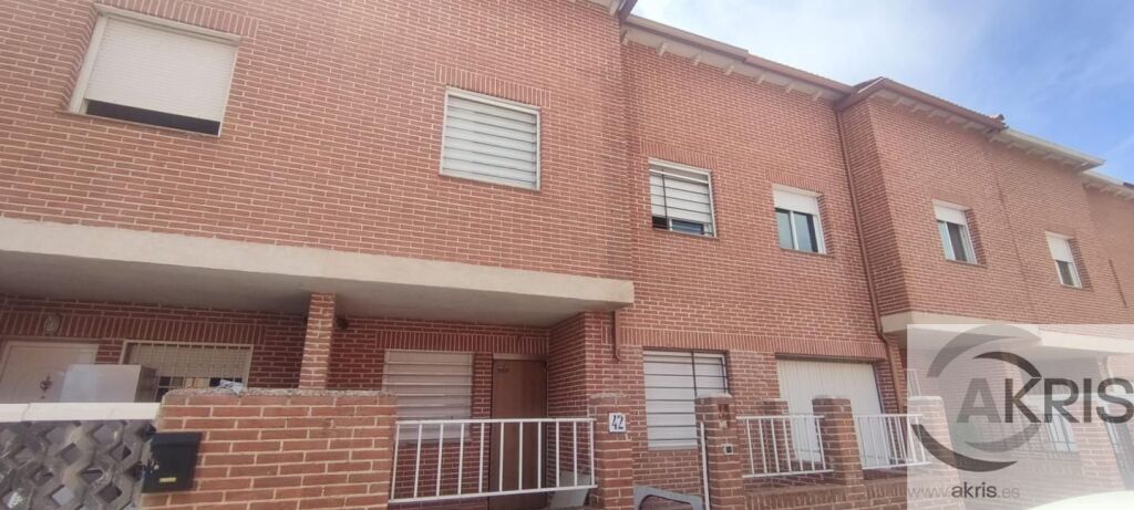 Imagen 2 de CHALET ADOSADO EN CHOZAS DE CANALES