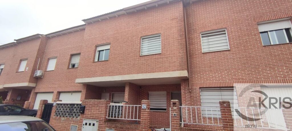 Imagen 3 de CHALET ADOSADO EN CHOZAS DE CANALES