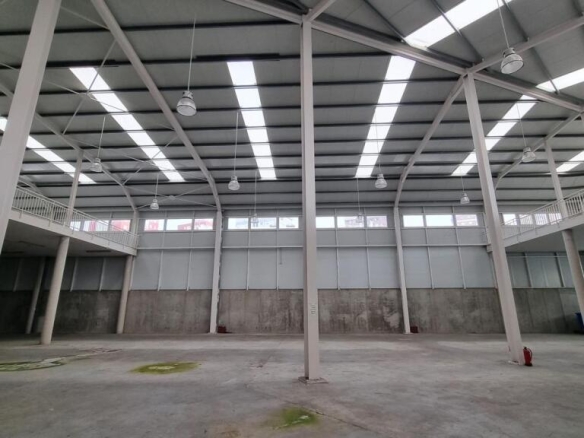 Imagen 3 de Amplias naves en Santander a precio competitivo