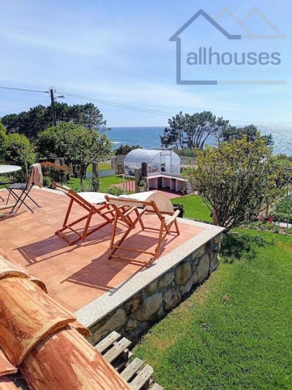 Imagen 2 de CHALET EN PLANTA BAJA CON VISTAS AL MAR - UNA JOYA FRENTE A LA COSTA en O Rosal
