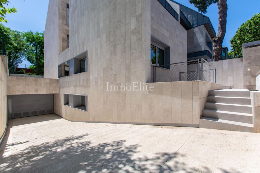 Imagen 2 de Chalet Pareado en Pozuelo De Alarcón