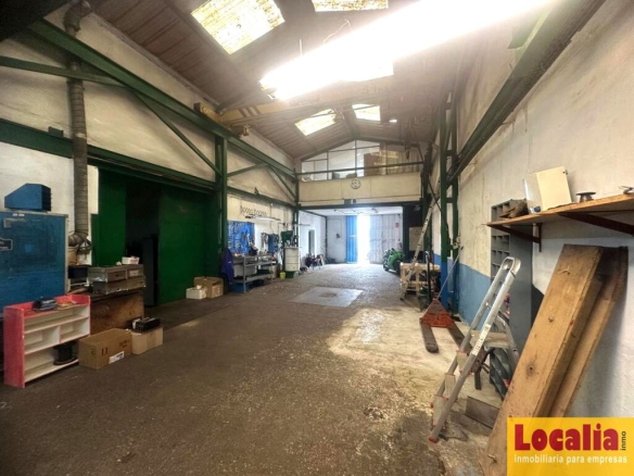 Imagen 3 de Nave industrial en Santander con oficinas y puente grúa