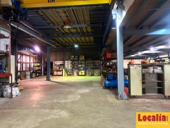 Imagen 4 de Nave industrial con oficinas en Santander 822m²