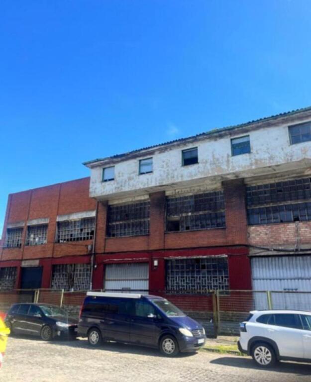 Imagen 4 de Nave industrial 2240m2 para reformar en Maliaño