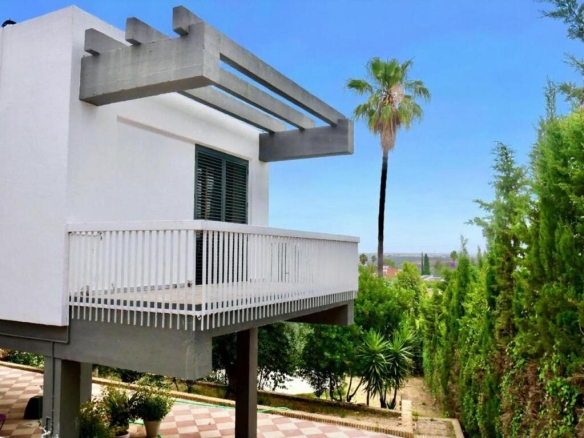 Imagen 2 de Chalet con Piscina en Torrequinto