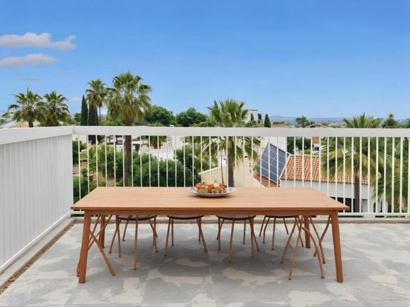 Imagen 4 de Chalet con Piscina en Torrequinto