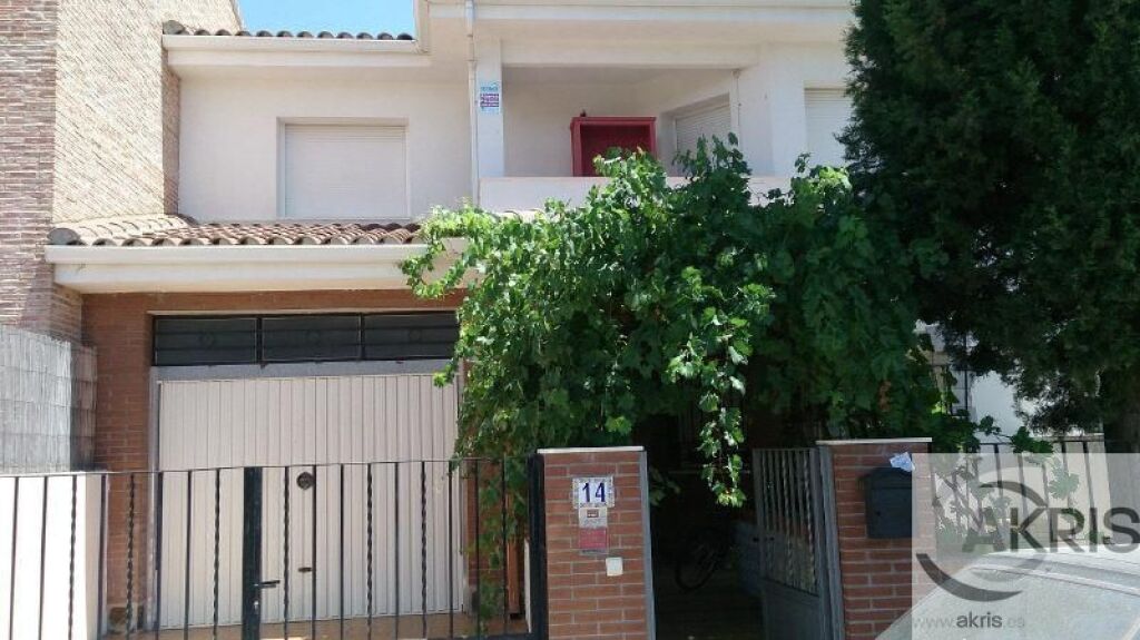 Imagen 2 de CHALET ADOSADO EN LA POBLACIÓN DE ESQUIVIAS