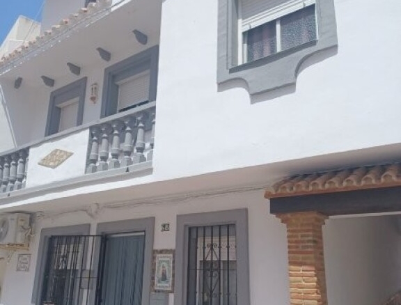 Imagen 1 de EN VENTA ENCANTADORA CASA DE PUEBLO EN EL CORAZÓN DE MANILVA PUEBLO.