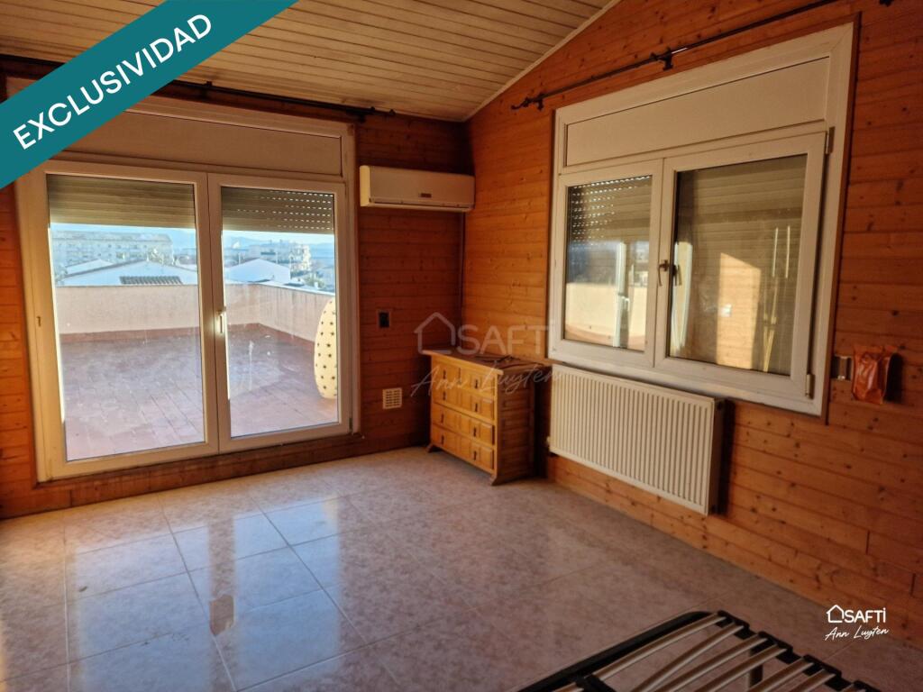 Imagen 4 de Casa a reformar 5 habitaciones y piscina Empuriabrava