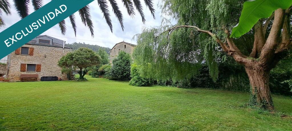 Imagen 2 de CASA DE PIDRA CON JARDIN