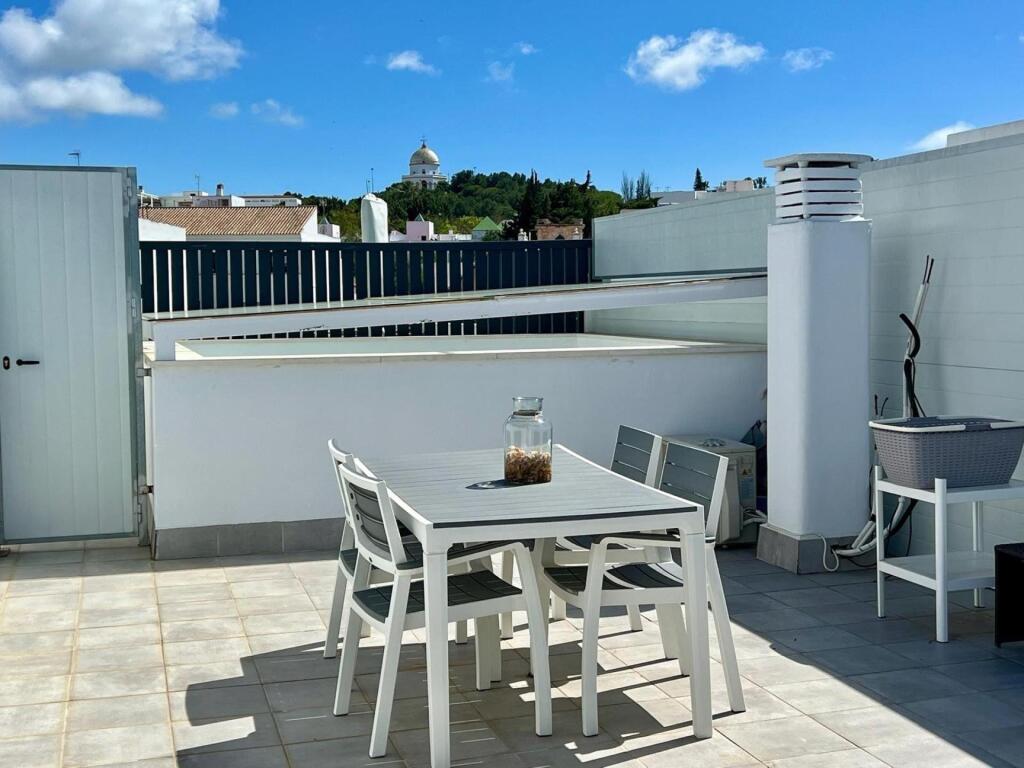 Imagen 2 de PISO PRACTICAMENTE A ESTRENAR EN PLENO CENTRO DE CHICLANA