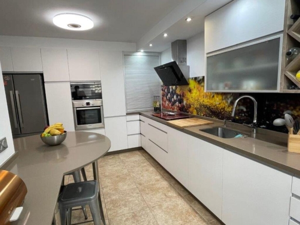 Imagen 2 de BONITA ADOSADA JUNTO A CAMPO DE GOLF Y CON VISTAS AL MAR