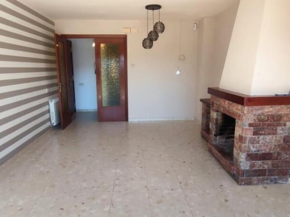 Imagen 3 de CASA EN BALSARENY CON JARDIN Y GARAJE