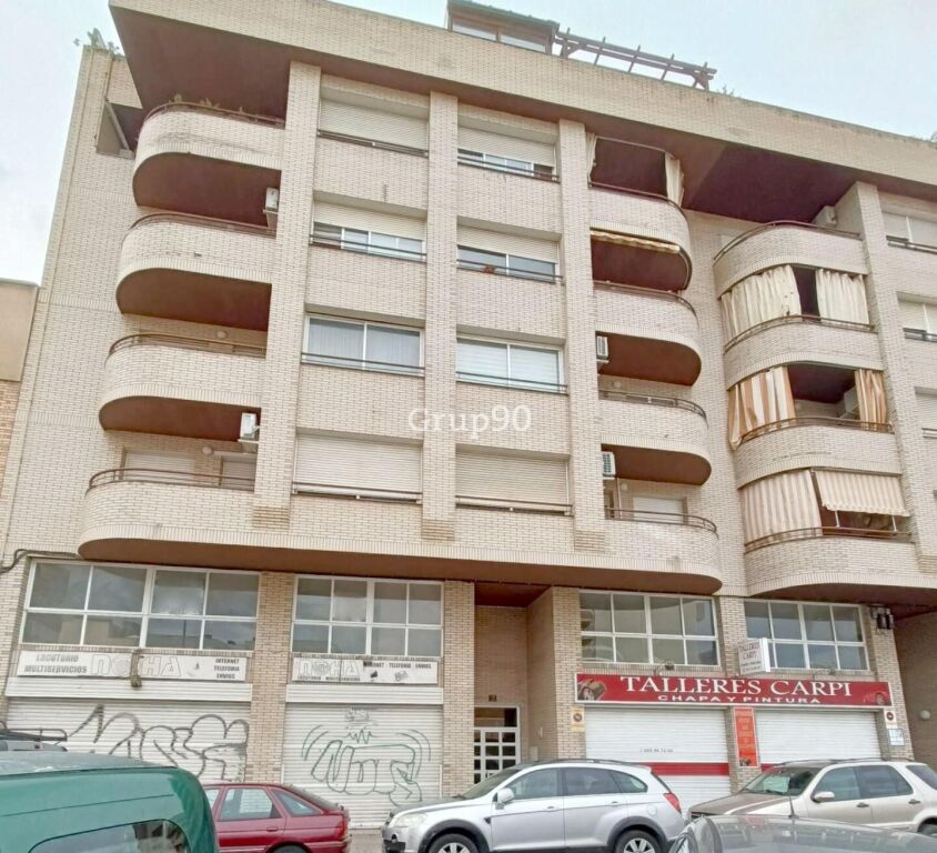 Imagen 2 de LOCAL COMERCIAL A  PIE DE CALLE EN PARDINYES