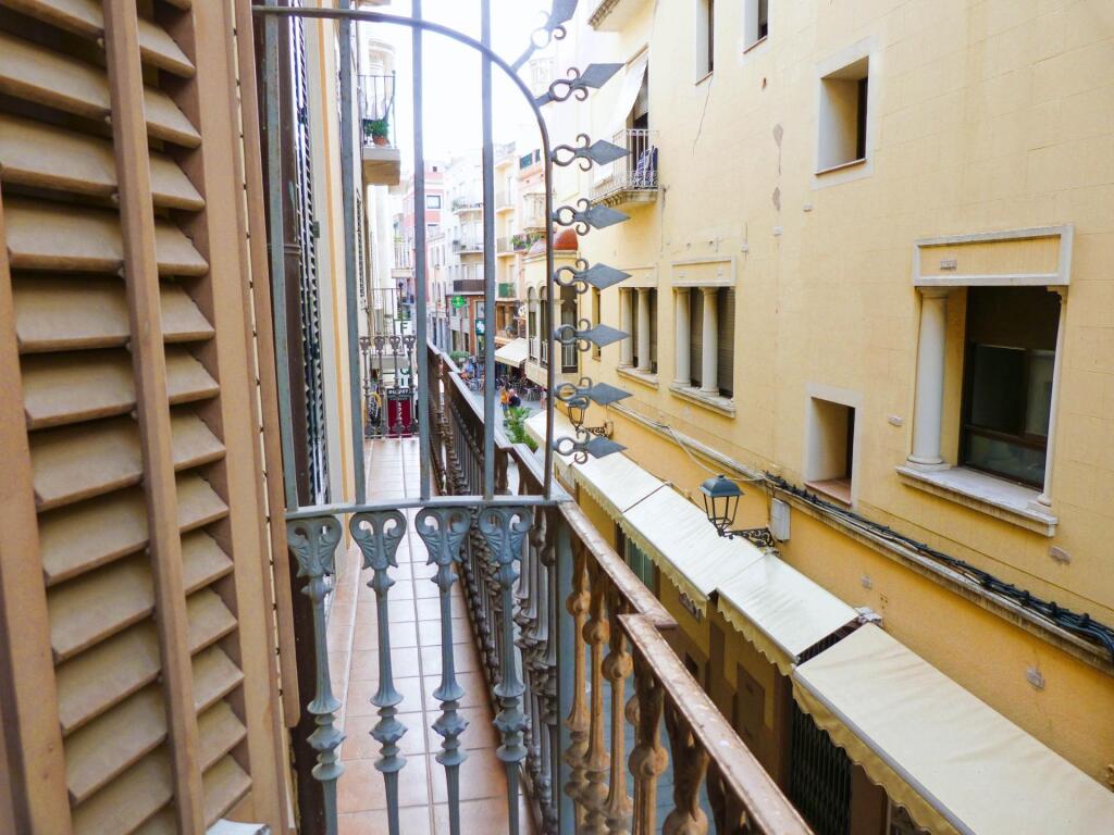 Imagen 2 de CASA MODERNISTA EN LA ZONA PEATONAL DE SANT FELIU DE GUÍXOLS