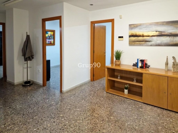 Imagen 2 de OFICINA EN  RENTABILIDAD  EN VENTA EN LA ZONA ALTA DE LLEIDA