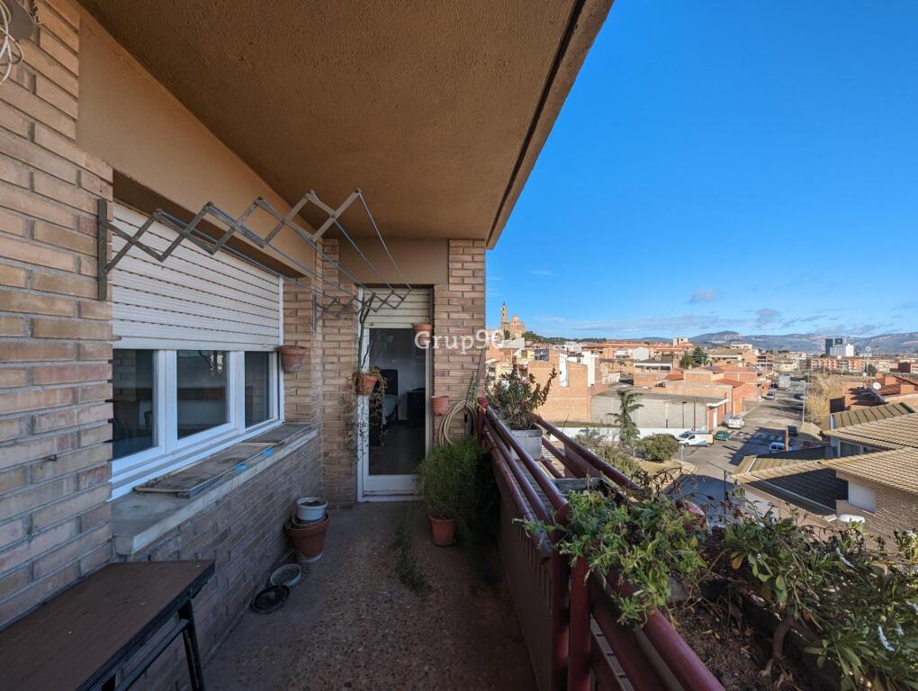 Imagen 2 de EXCELENTE PISO DE 4 HABITACIONES EN ALMENAR CON PLAZA DE PARQUING Y TRASTERO