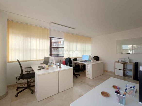 Imagen 2 de ¡Tu nueva oficina en la zona de negocios de Lleida te está esperando!