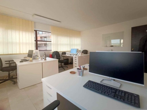 Imagen 3 de ¡Tu nueva oficina en la zona de negocios de Lleida te está esperando!