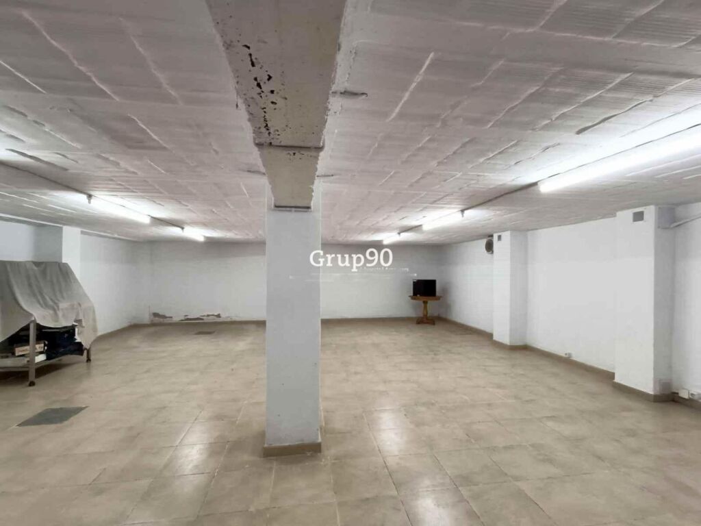 Imagen 3 de Local comercial a pie de calle de 240m2 en Zona Instituts