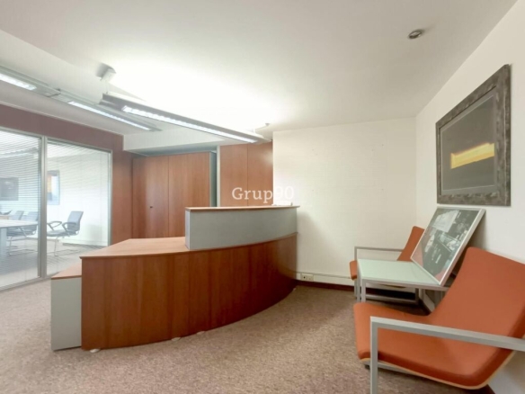 Imagen 3 de ¡Oportunidad Única de Adquirir Oficina en el Prestigioso Edificio Euroforum de Lleida!