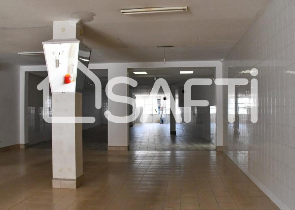 Imagen 2 de Local de 320m2 con vivienda de Valverde del Fresno
