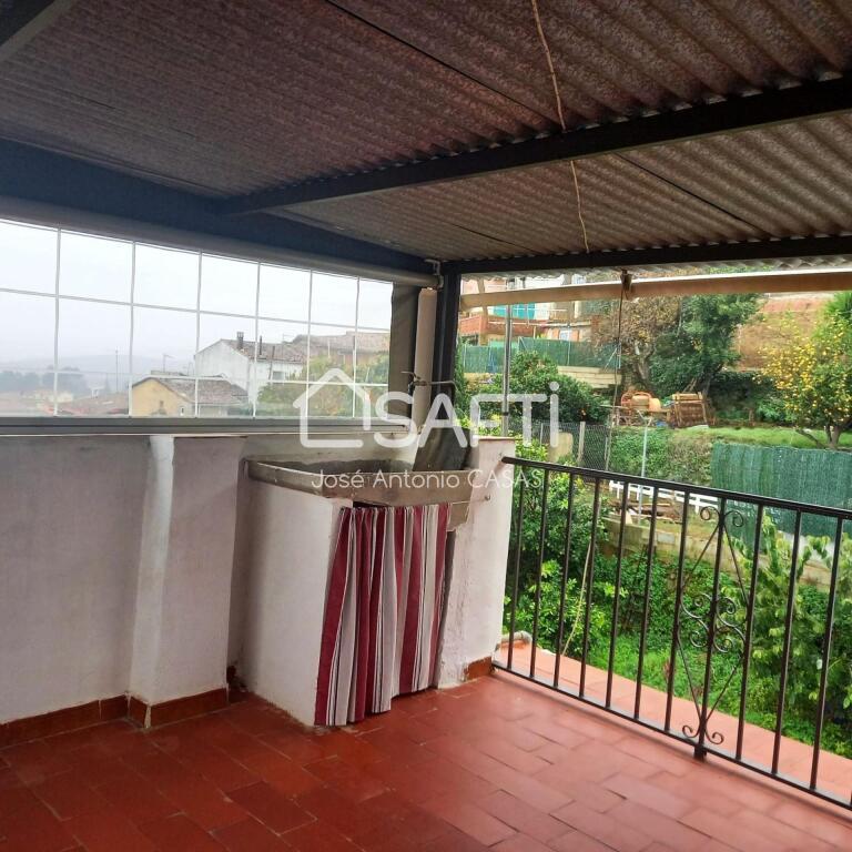 Imagen 2 de Casa acogedora totalmente reformada en un paraje idílico. Planta baja y dos pisos con tres habitaciones