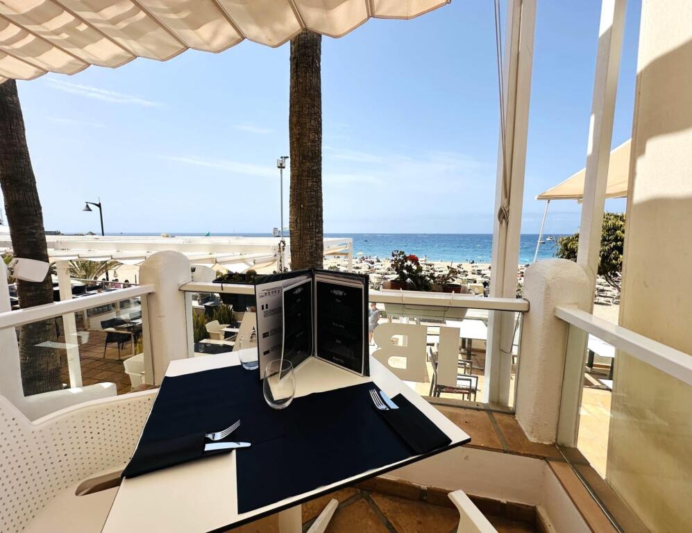 Imagen 2 de TRASPASO DE RESTAURANTE EN PRIMERA LINEA PLAYA DE LOS CRISTIANOS