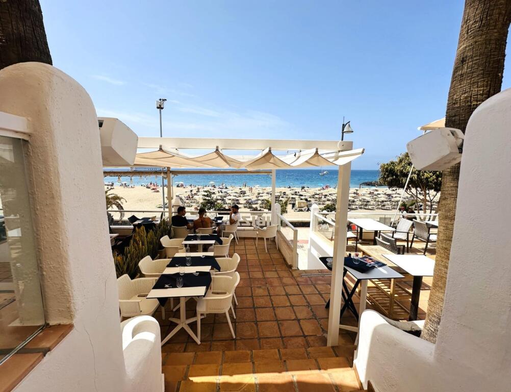 Imagen 3 de TRASPASO DE RESTAURANTE EN PRIMERA LINEA PLAYA DE LOS CRISTIANOS
