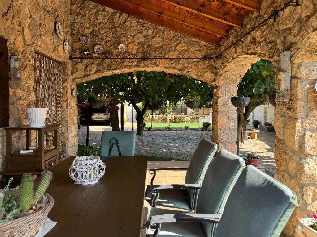 Imagen 2 de ¡Descubre este impresionante chalet en el  término de Vilanova de Segrià