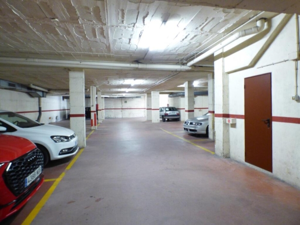 Imagen 2 de ¡GANGA! PARKING PARA COCHE MEDIANO EN LA FONT DELS CAPELLANS
