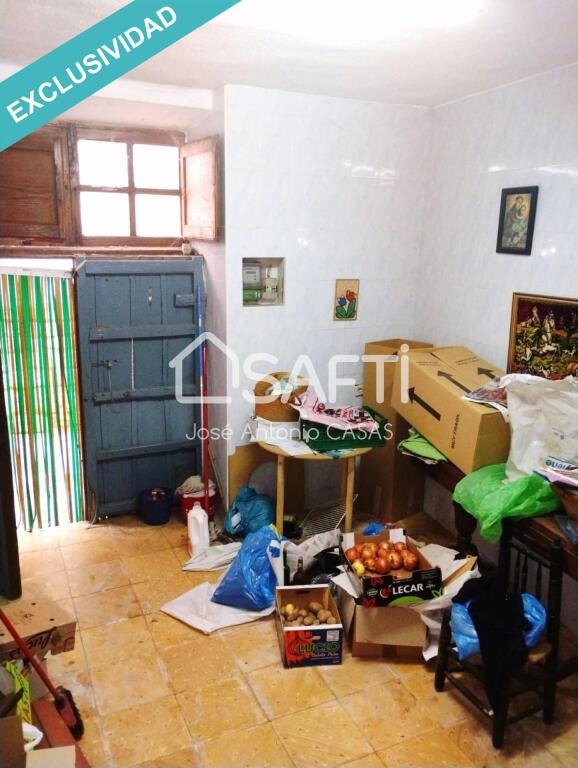 Imagen 2 de Casa para pequeña reforma con múltiples opciones. Dos plantas con bodega y 147m2. Precio EXCEPCIONAL.