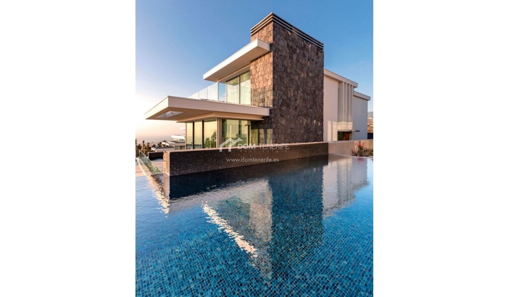 Imagen 4 de Casa-Chalet en Venta en Guia De Isora Santa Cruz de Tenerife