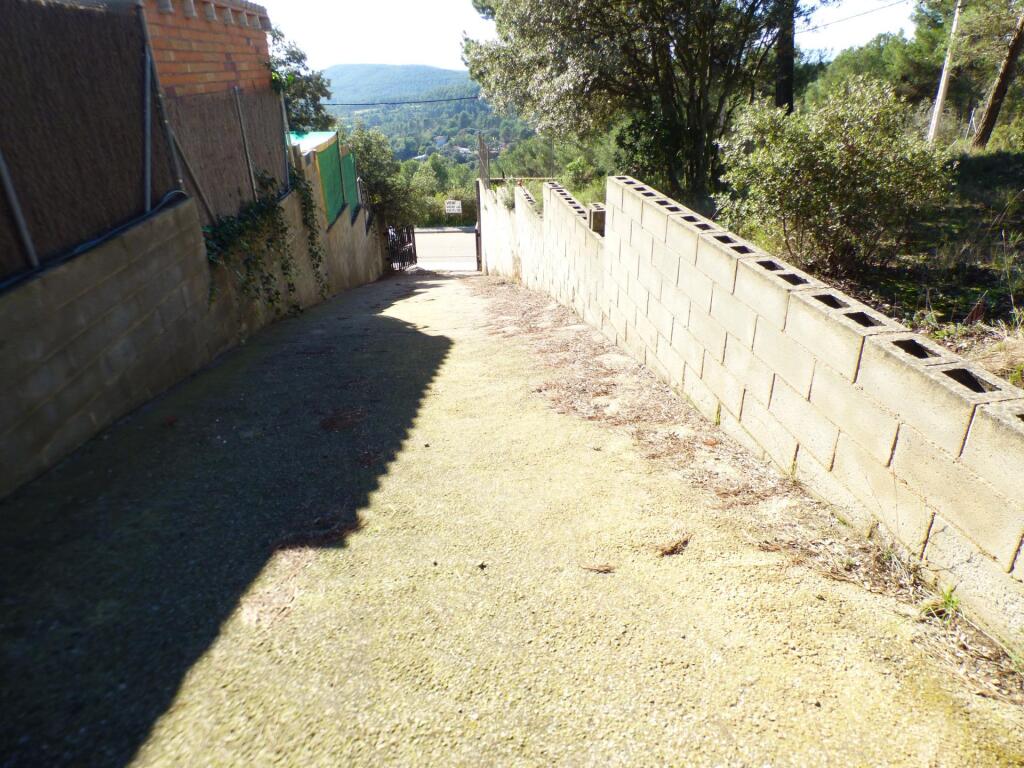 Imagen 4 de TERRENO URBANO EN CASTELLNOU DE BAGES SEMIPLANO DE 854M2