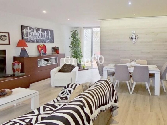 Imagen 2 de ESPECTACULAR CASA ADOSADA EN VENTA EN GOLMÉS