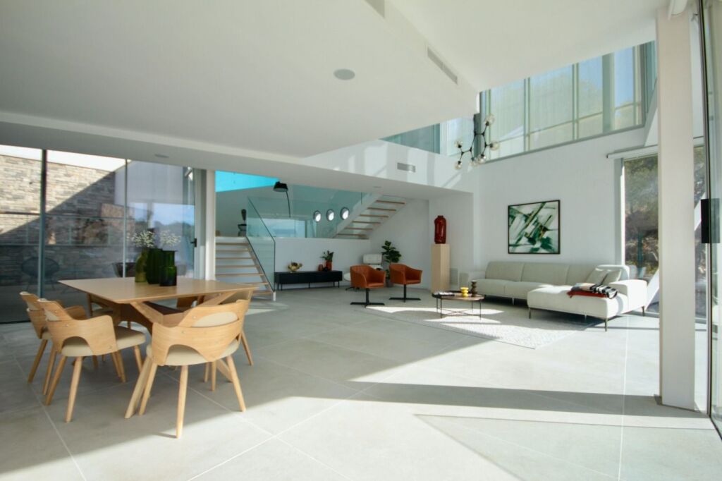 Imagen 2 de Fantástica casa de diseño en urbanización exclusiva junto  a campo de golf en Sitges