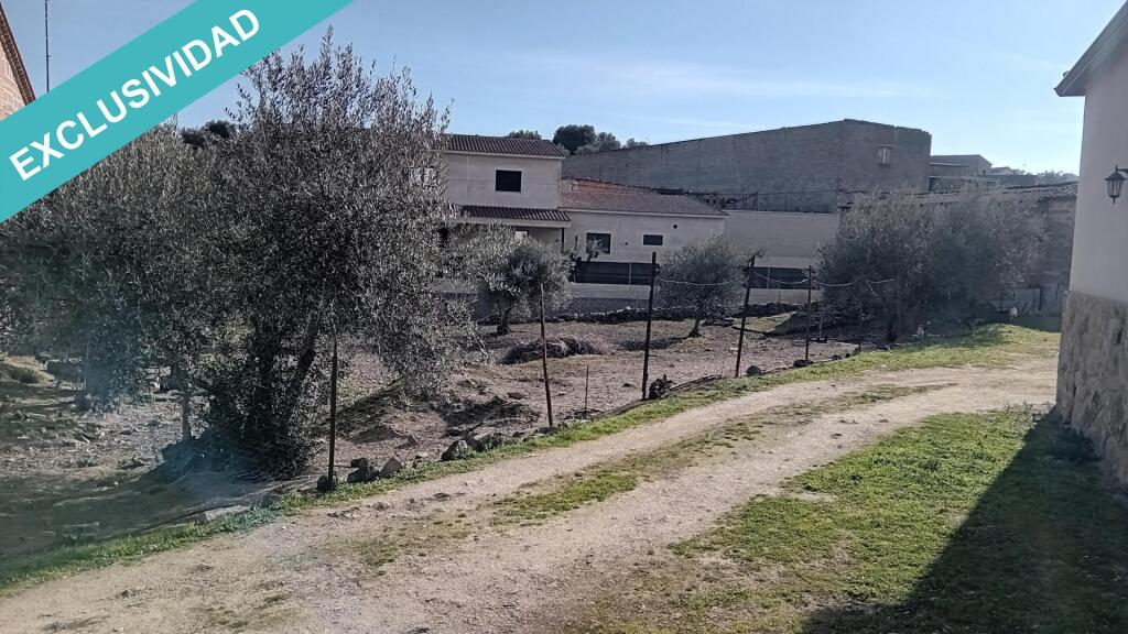 Imagen 4 de Excepcional Solar Urbano en Lagartera: 890 m² con Todos los Servicios