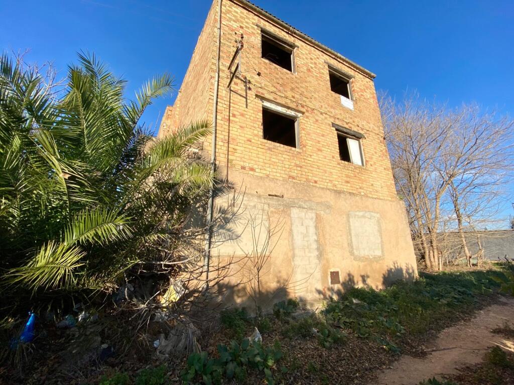 Imagen 2 de Masía de planta baja y dos pisos en el campo a 5 min del pueblo