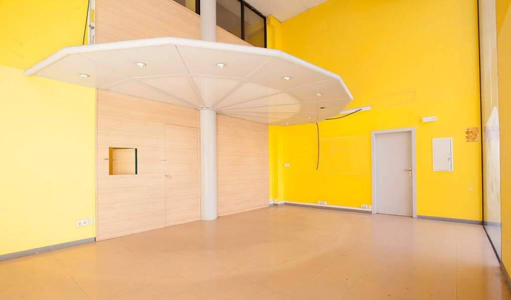 Imagen 2 de Local comercial esquinero en Les Corts