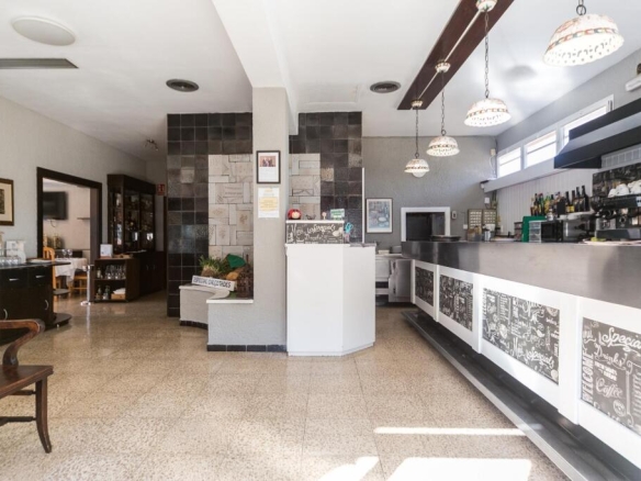 Imagen 4 de Restaurante con casa en preciosa ubicación de Cerdanyola