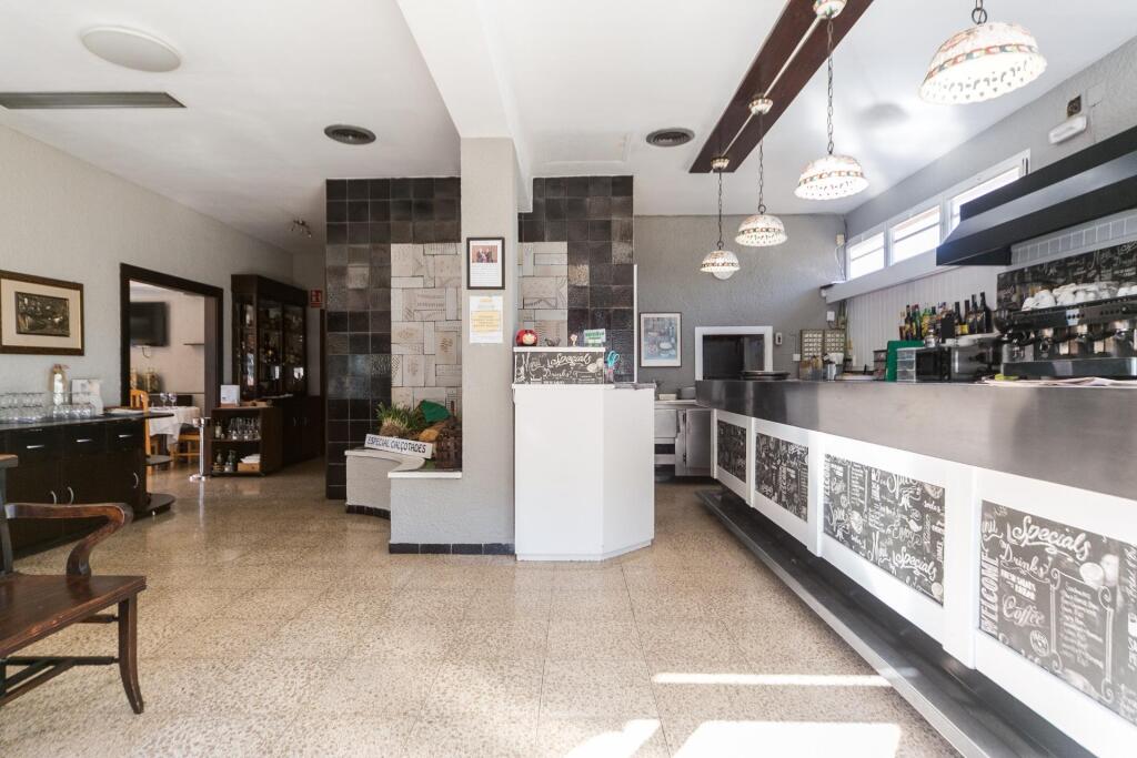 Imagen 4 de Restaurante con casa en preciosa ubicación de Cerdanyola