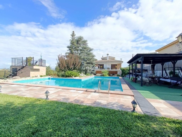Imagen 1 de ¡Oportunidad única! Espectacular casa con piscina y vistas en Alcoletge