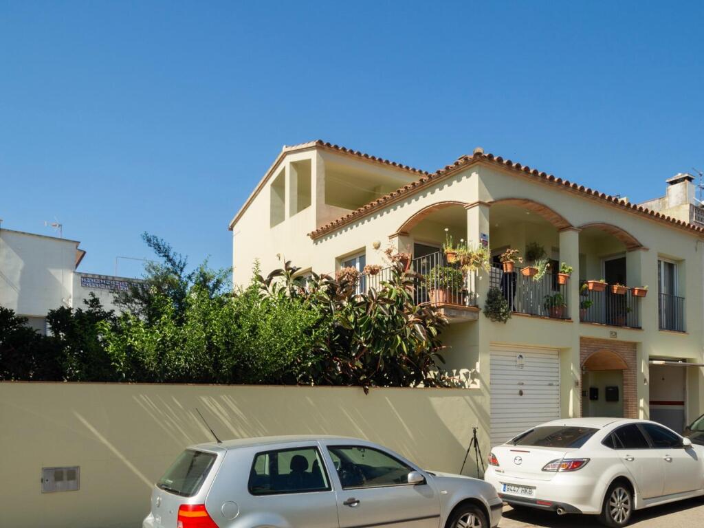Imagen 4 de Casa espaciosa con jardín privado