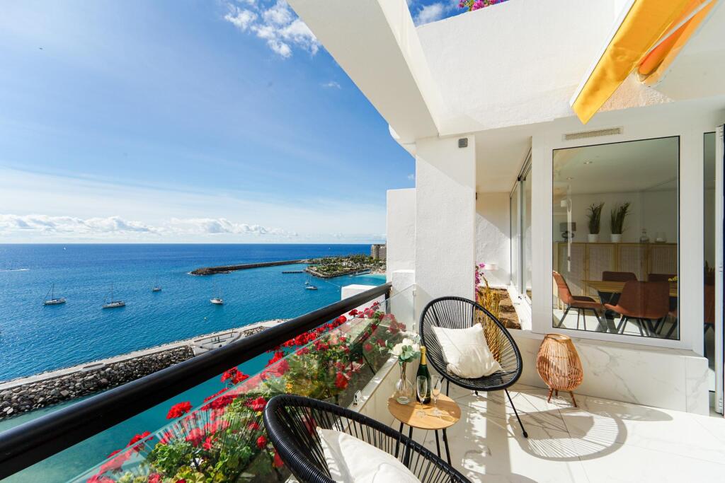 Imagen 2 de Ático único y absolutamente fantástico en Montemarina – vistas panorámicas y lujo en dos niveles