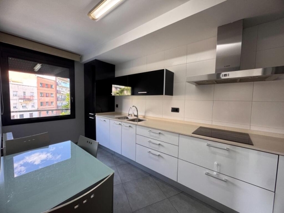 Imagen 2 de ¡Oportunidad Única en las Bases de Manresa!