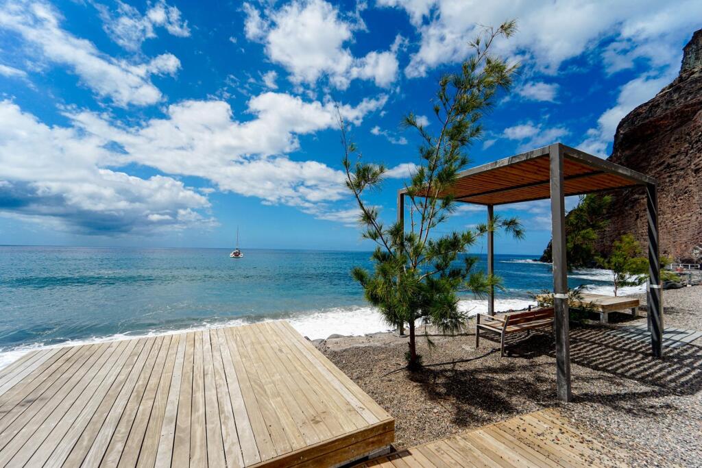 Imagen 2 de ¡Propiedad única junto a la playa en Playa de Tasarte – Una oportunidad inmejorable!